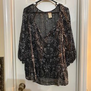 Like new flowy black design shirt - xl